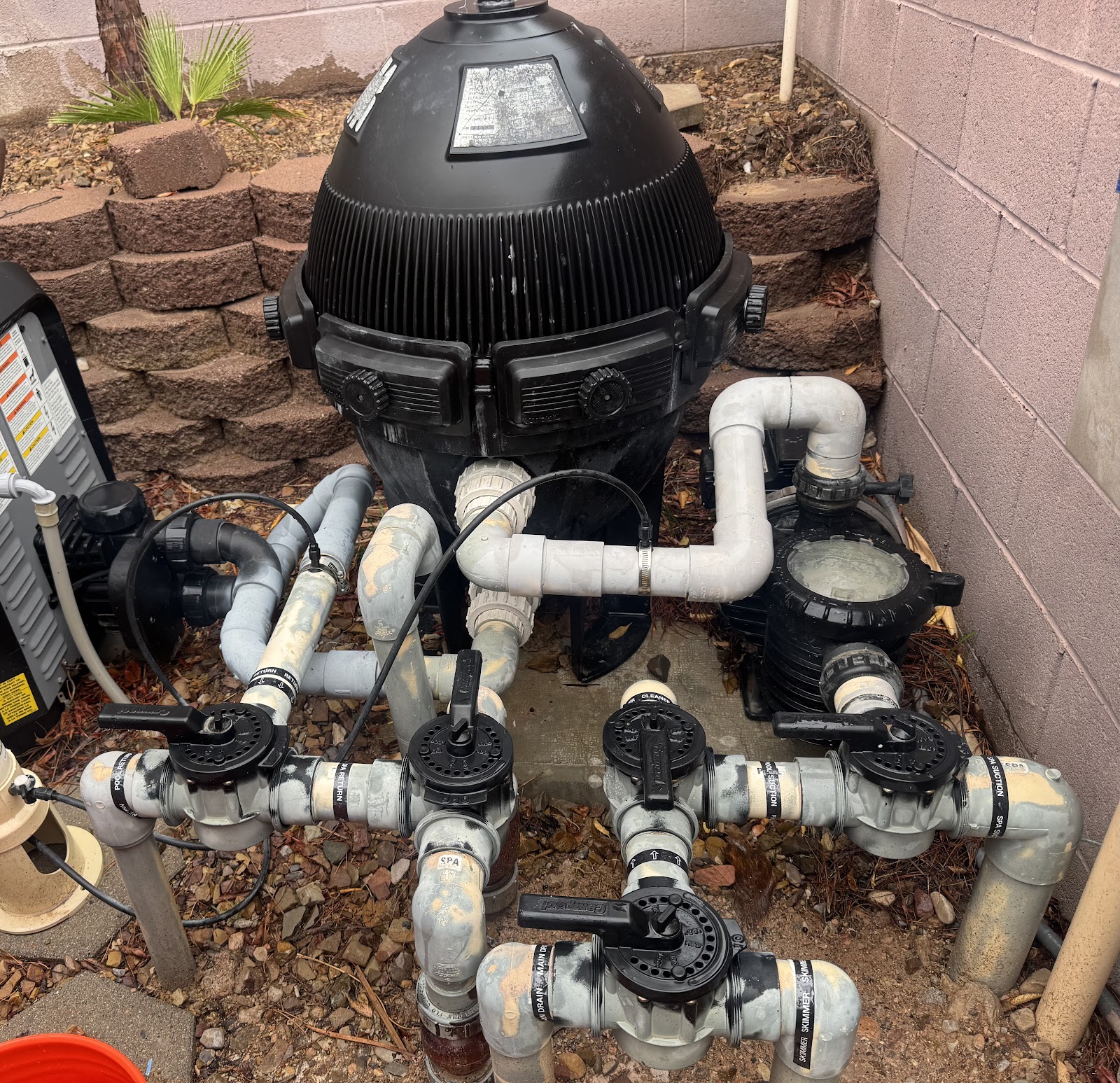 Pool filter, pump and manifold of labeled valves for pool and spa